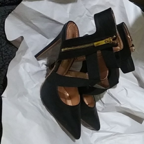 Shoes - Picture 4 of 4